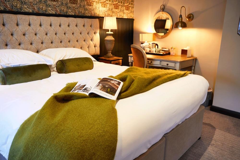 The Fleece At Cirencester Exterior photo A bedroom at The Old parsonage