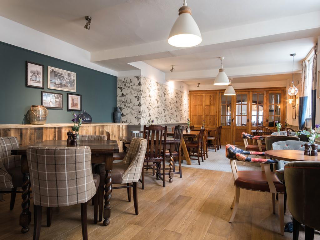 The Fleece At Cirencester Exterior photo The interior of the pub