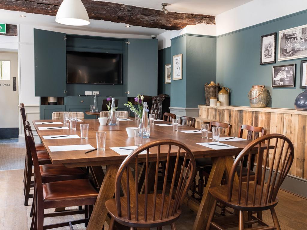 The Fleece At Cirencester Exterior photo The dining room at the Old Parsonage