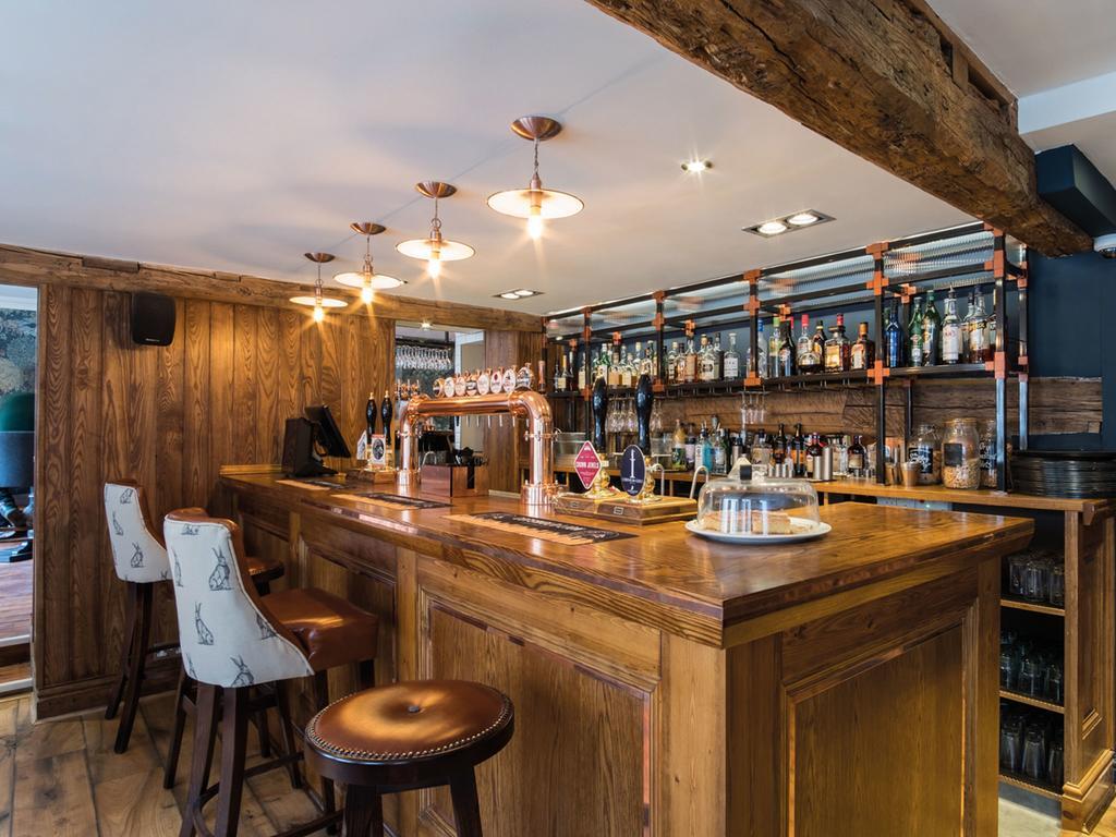The Fleece At Cirencester Exterior photo The bar at The Old Post Office
