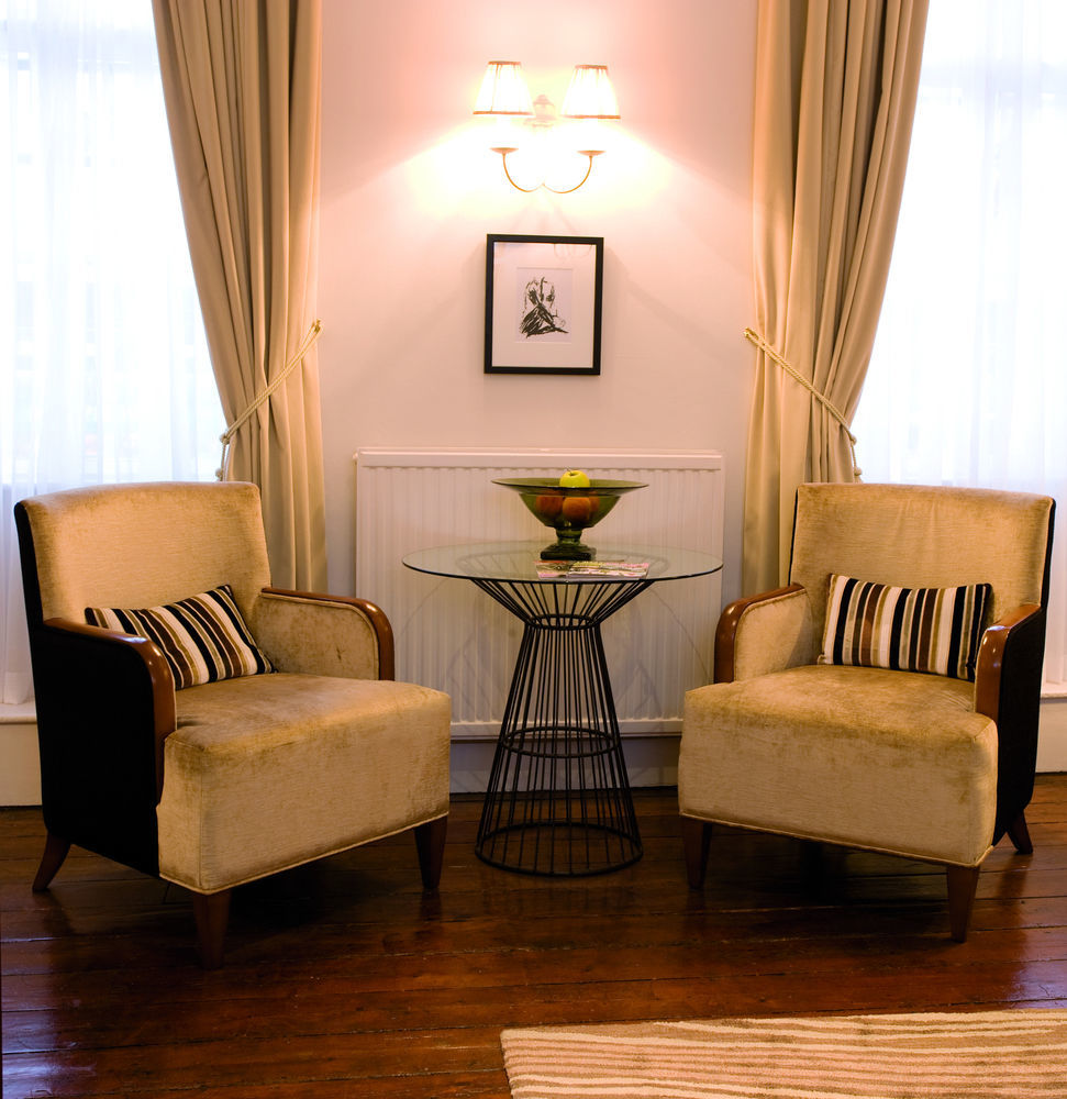 The Fleece At Cirencester Exterior photo A pair of club chairs