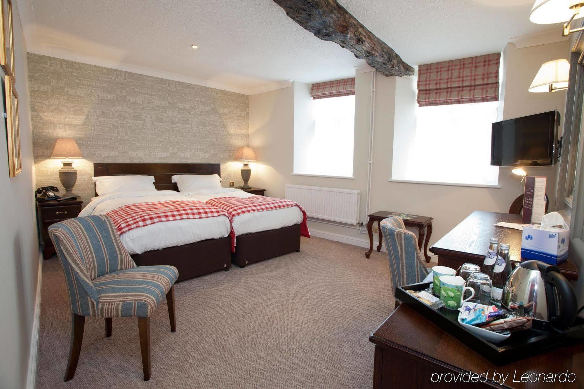 The Fleece At Cirencester Exterior photo A room at the hotel
