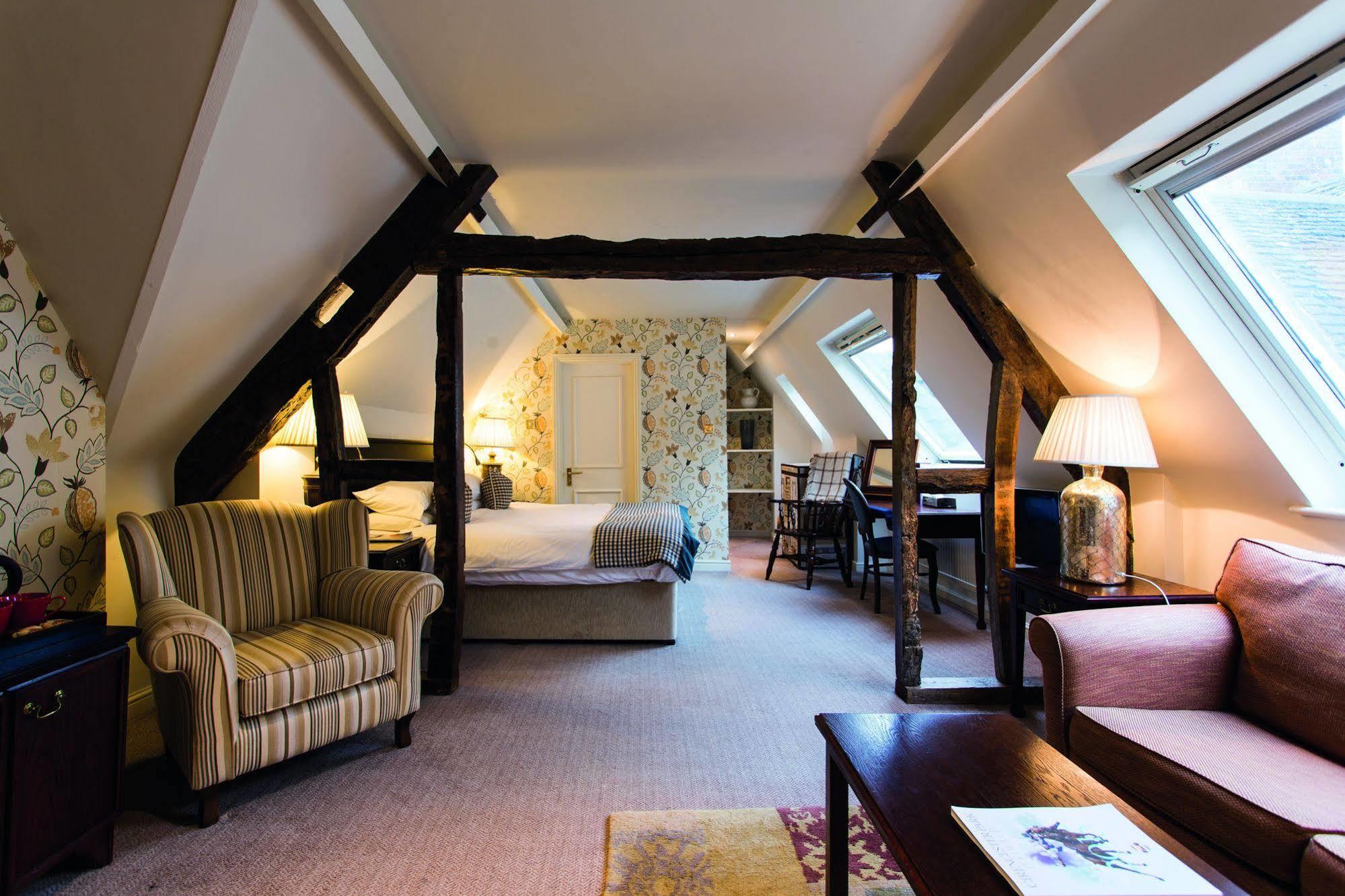 The Fleece At Cirencester Exterior photo A suite at the hotel